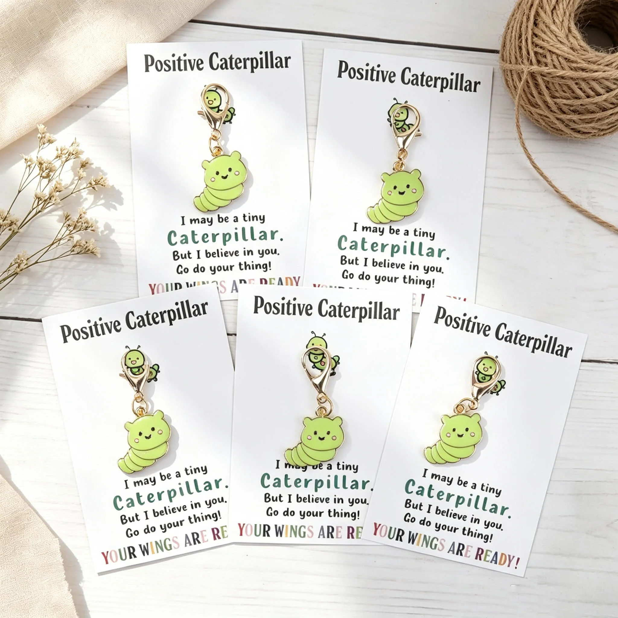 5 Cute Caterpillar Keychains with Positive Caterpillar Greeting Cards, Novelty Gifts for Birthdays, Parties, Gatherings, a Great Choice for Friends and Partners.