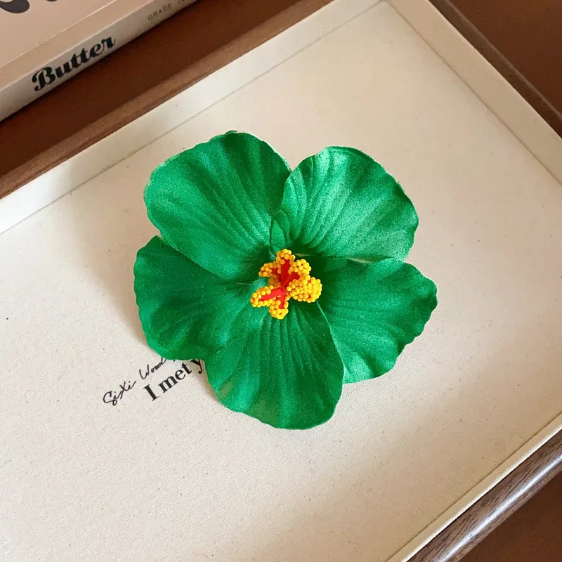 6 Farben Hawaiianische Blumen-Haarspangen für Frauen, Böhmische Schwamm-Blumen-Seitenfransen-Clips, Plumeria-Haarnadeln, Urlaubszubehör K – Detail 9