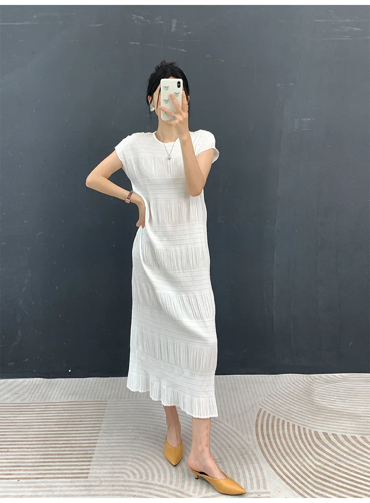 Miyake Plissee-Kleid Elegantes Weißes Mehrlagiges Sommer-Damen-Freizeitkleid Langes Maxikleid Strukturiertes Schmal Geschnittenes Schickes Alltagskleid – Detail 18