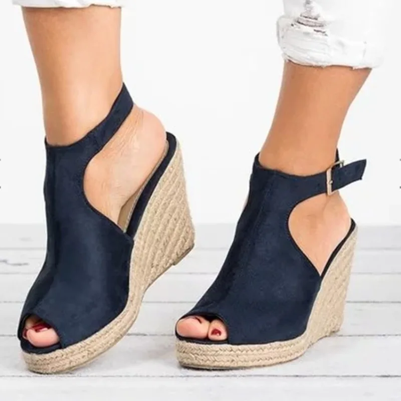 Sandalias romanas informales y a la moda para mujer, sandalias grandes con pendiente de fondo grueso y boca de pez, con hebilla de una línea y gamuza