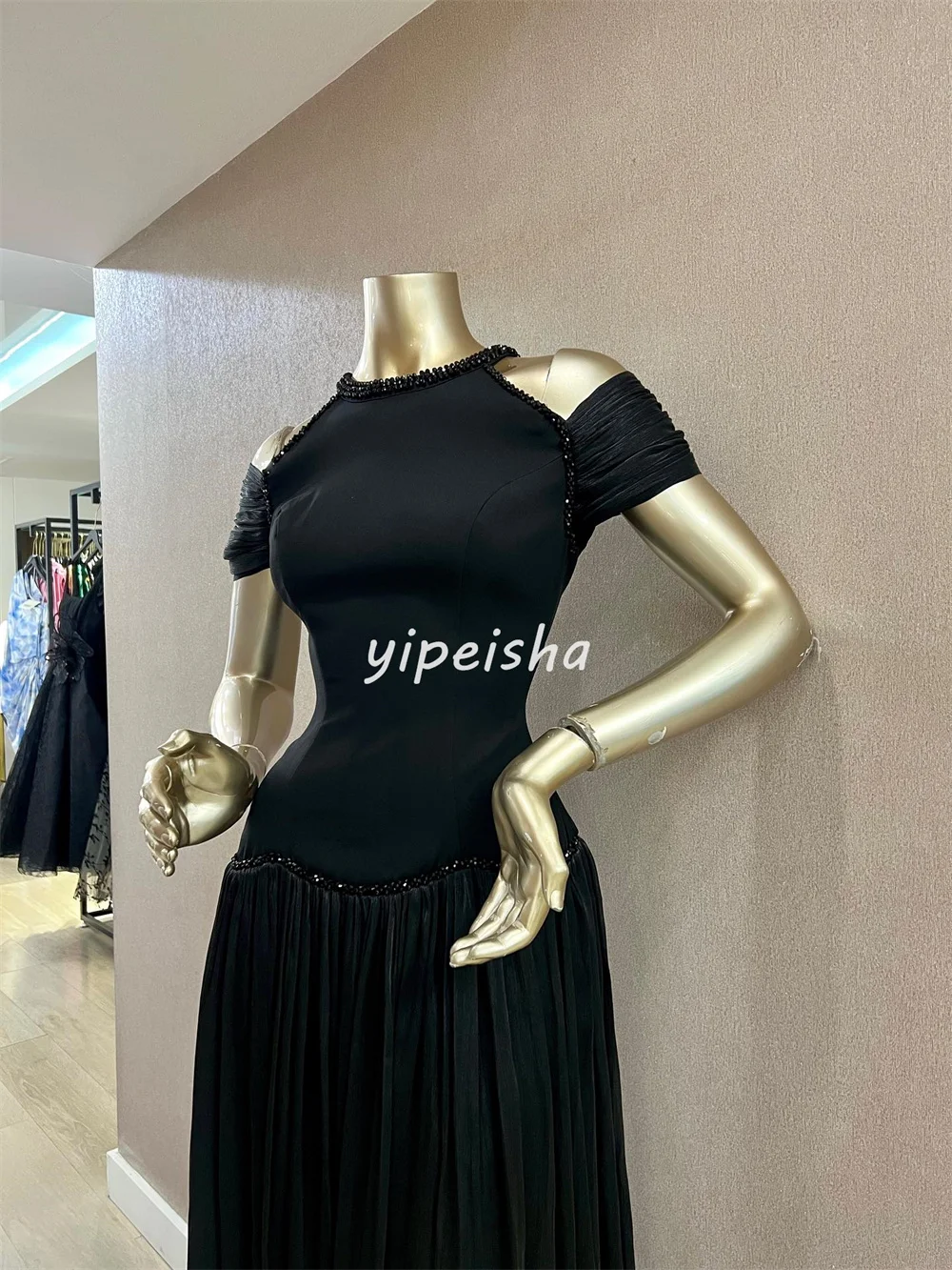 Abiti lunghi personalizzati di alta qualità classici in chiffon con perline increspate e scollo rotondo, abiti da cerimonia su misura, taglie disponibili