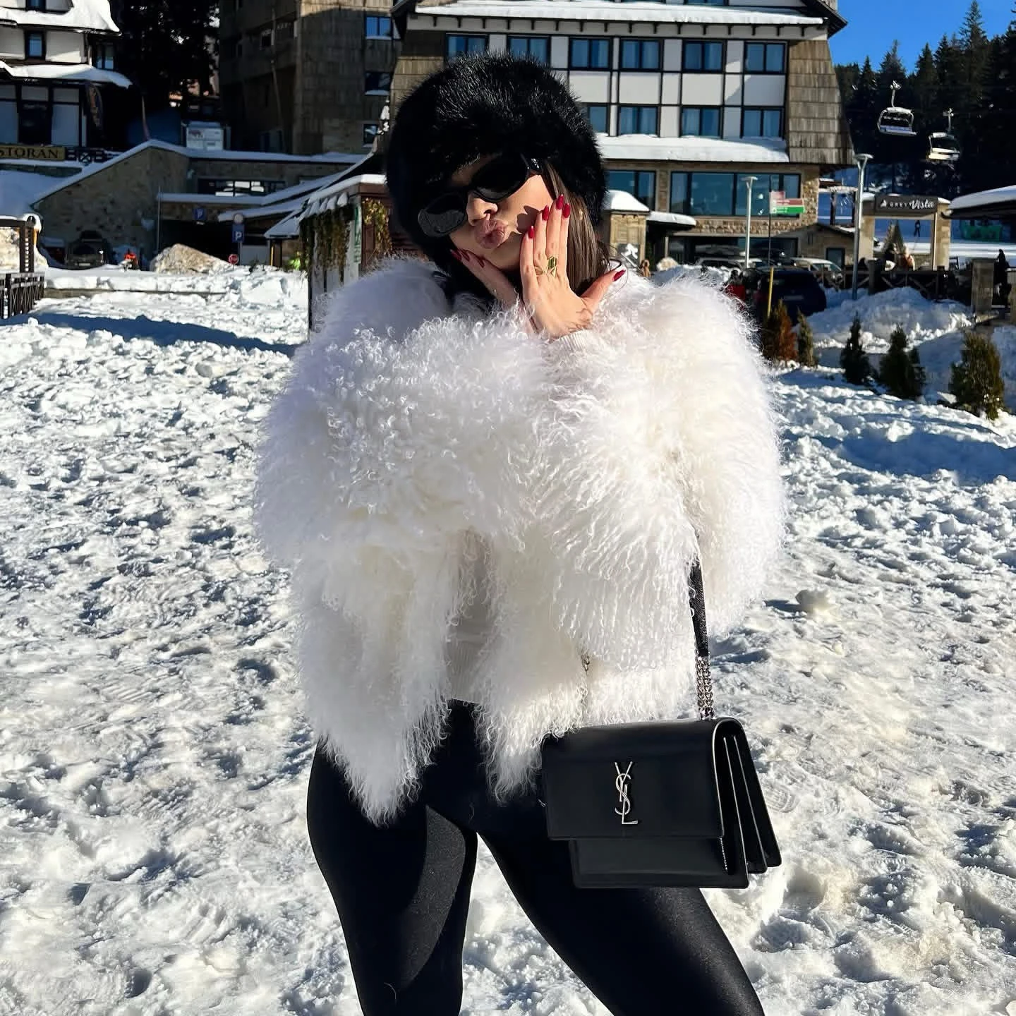 سترة جلدية جديدة للشتاء من Aulande لعام 2025 معطف فرو الأغنام المنغولية للنساء بني داكن ملابس من الفرو الحقيقي معطف واق من المطر ملابس خارجية باللون الأبيض #1