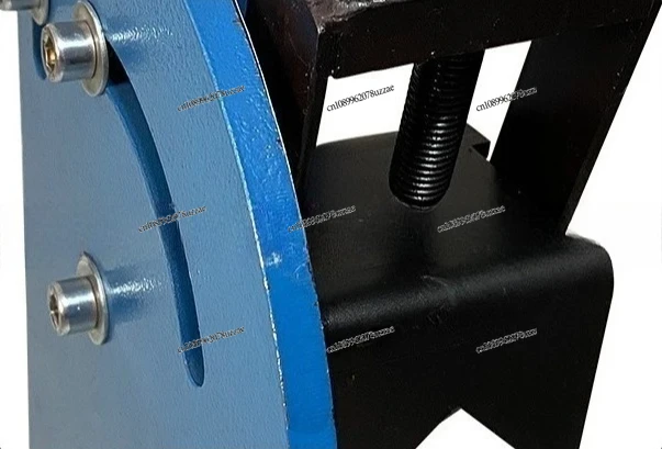 

Компактный резак для нарезки канавок в трубах PN-1/2A: портативный инструмент для монтажа и обслуживания трубопроводов