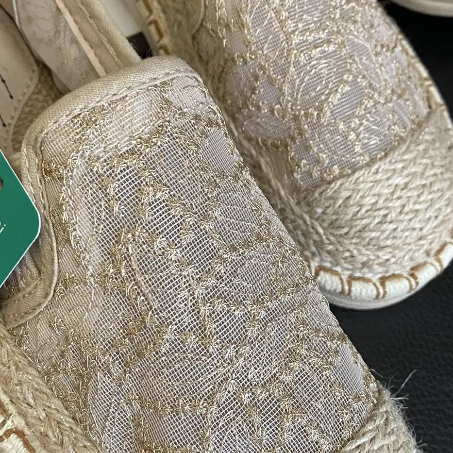 Retro Casual Embroidered Heavy Work Lace Flat Shoes Women's Flats round Toe Deep Mouth Fashion Single Shoes Flat Heel