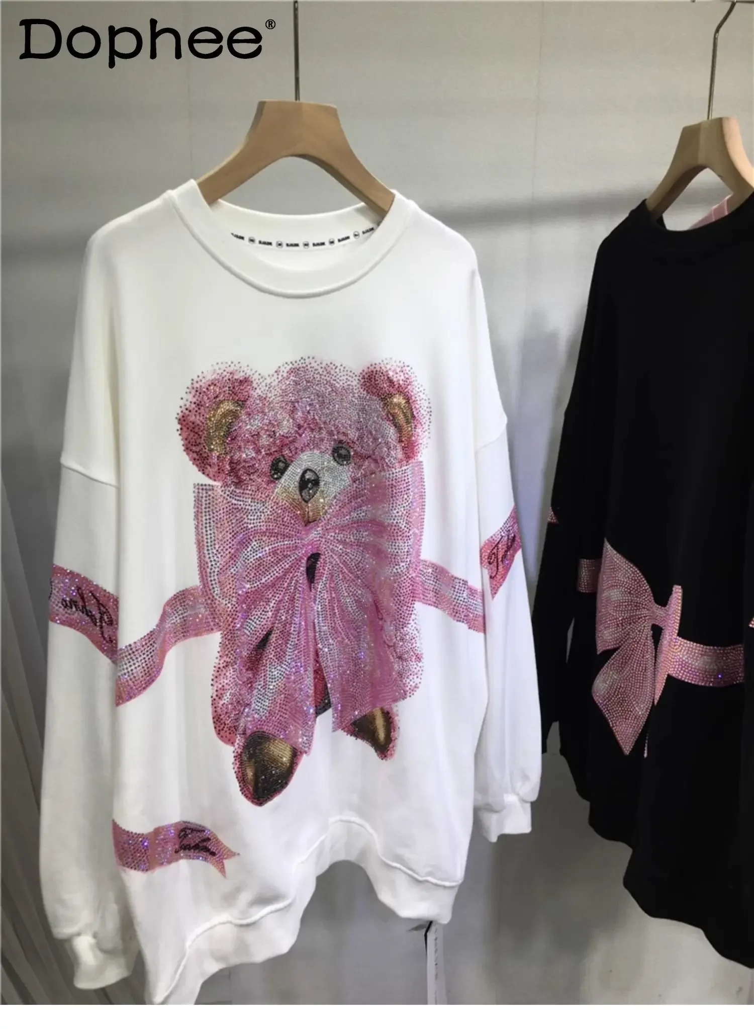 

European Goods Heavy Industry Diamond Sweatshirts Female Cute Bear Bow Round Neck Loose Mid Length Loose Top Autumn and Winter