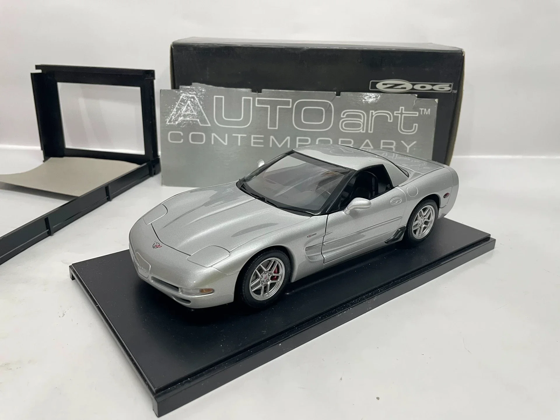

Autoart 1:18 C5 Z06 Silver Simulation Limited Edition All Open Alloy Metal Static Car Model Toy Gift