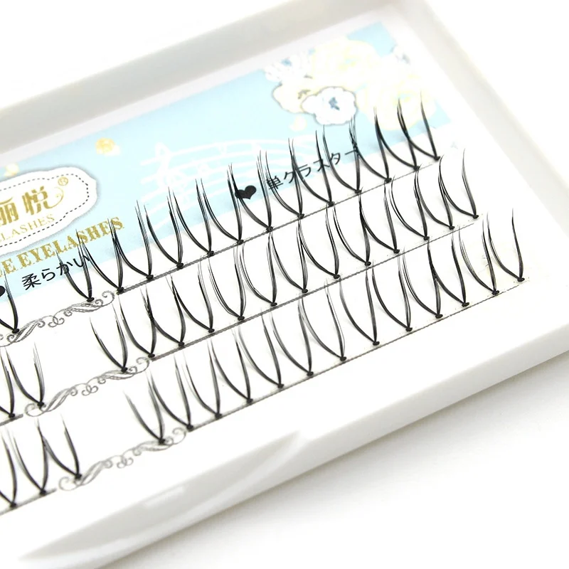 Korean U-shaped false eyelashes with the same design are naturally slender and agile, while inverted V-shaped false eyelashes