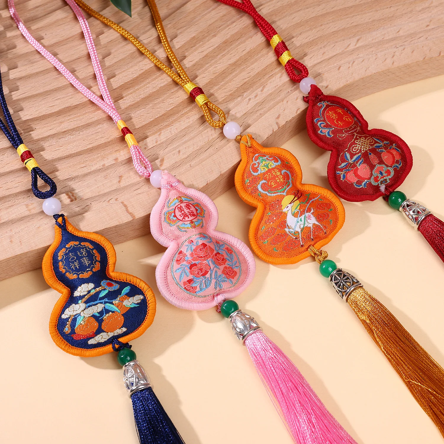 Retro embroidery gourd pendant sachet embroidered small sachet portable antique sachet gift car lucky bag pendant