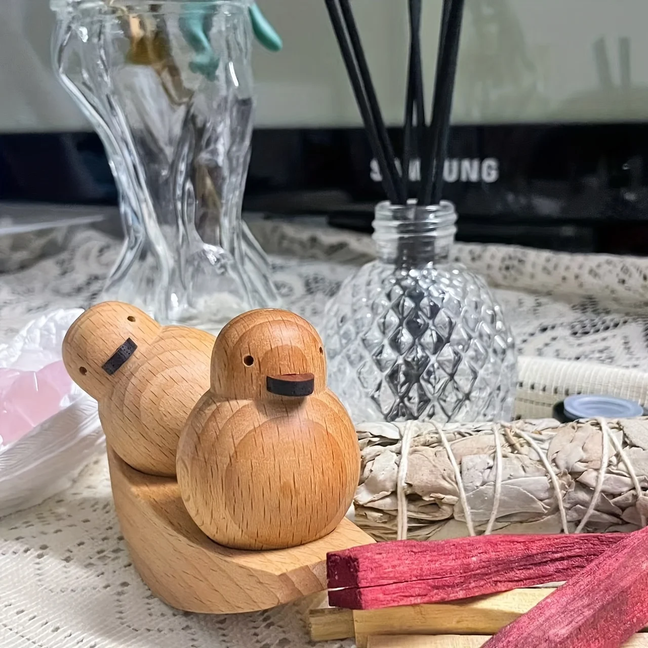 Wooden Duck Couple Figurine Set Natural Beech Wood Cute Duck Statue Decor for Home Office Desk Bedroom Living Room Gifts