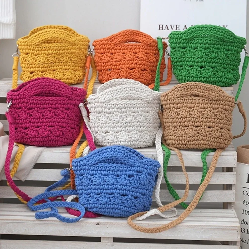 bolsa-de-ombro-artesanal-vazada-em-croche-com-alca-formato-de-balde-grande-capacidade