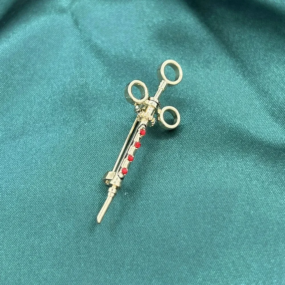 Fashion medical equipment syringes metal brooches clothing accessories