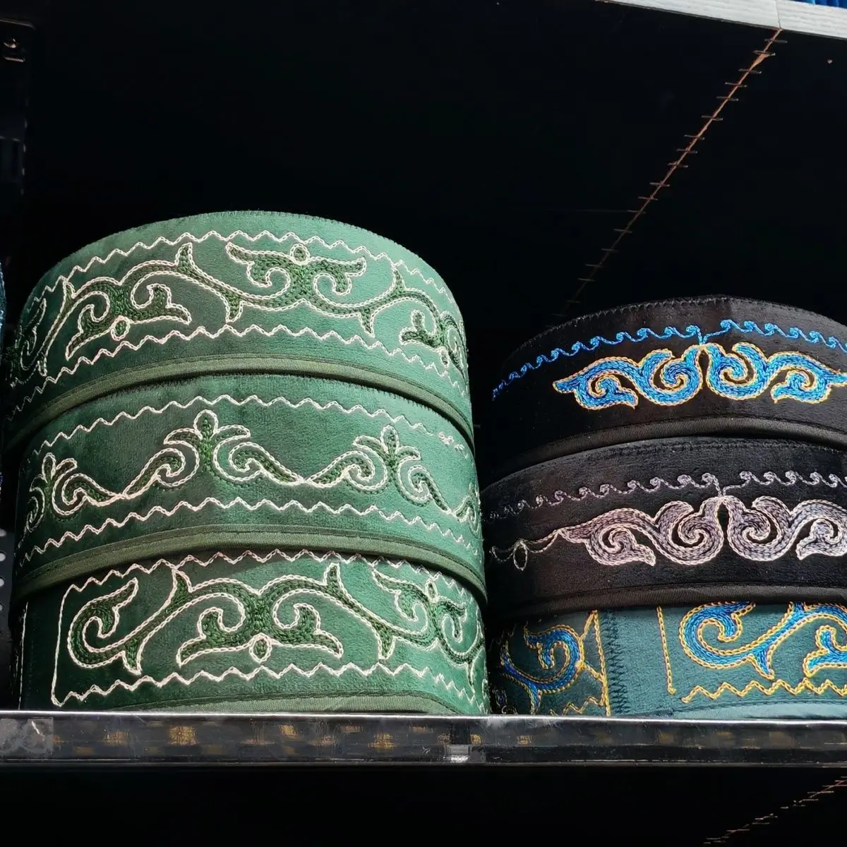 มุสลิมหมวกสําหรับชายเสื้อผ้า Freeshipping สวดมนต์หมวกเย็บปักถักร้อย Kufi อิสลาม Hijab ซาอุดีอาระเบียชาวยิว Headwraps 03538