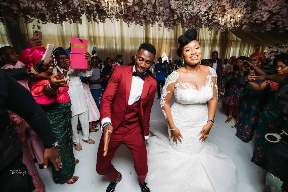 فستان زفاف حورية البحر بأكمام طويلة مزين بالدانتيل مخصص فستان زفاف أفريقي شفاف أسود للفتيات مقاس كبير مصنوع حسب الطلب