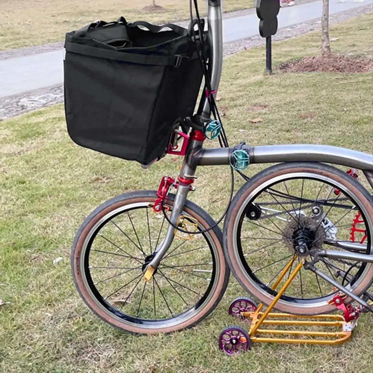 New arrival For Folding Bike Bags & Panniers Picnic Basket Storage Bag with Waterproof Cover Metal Mount