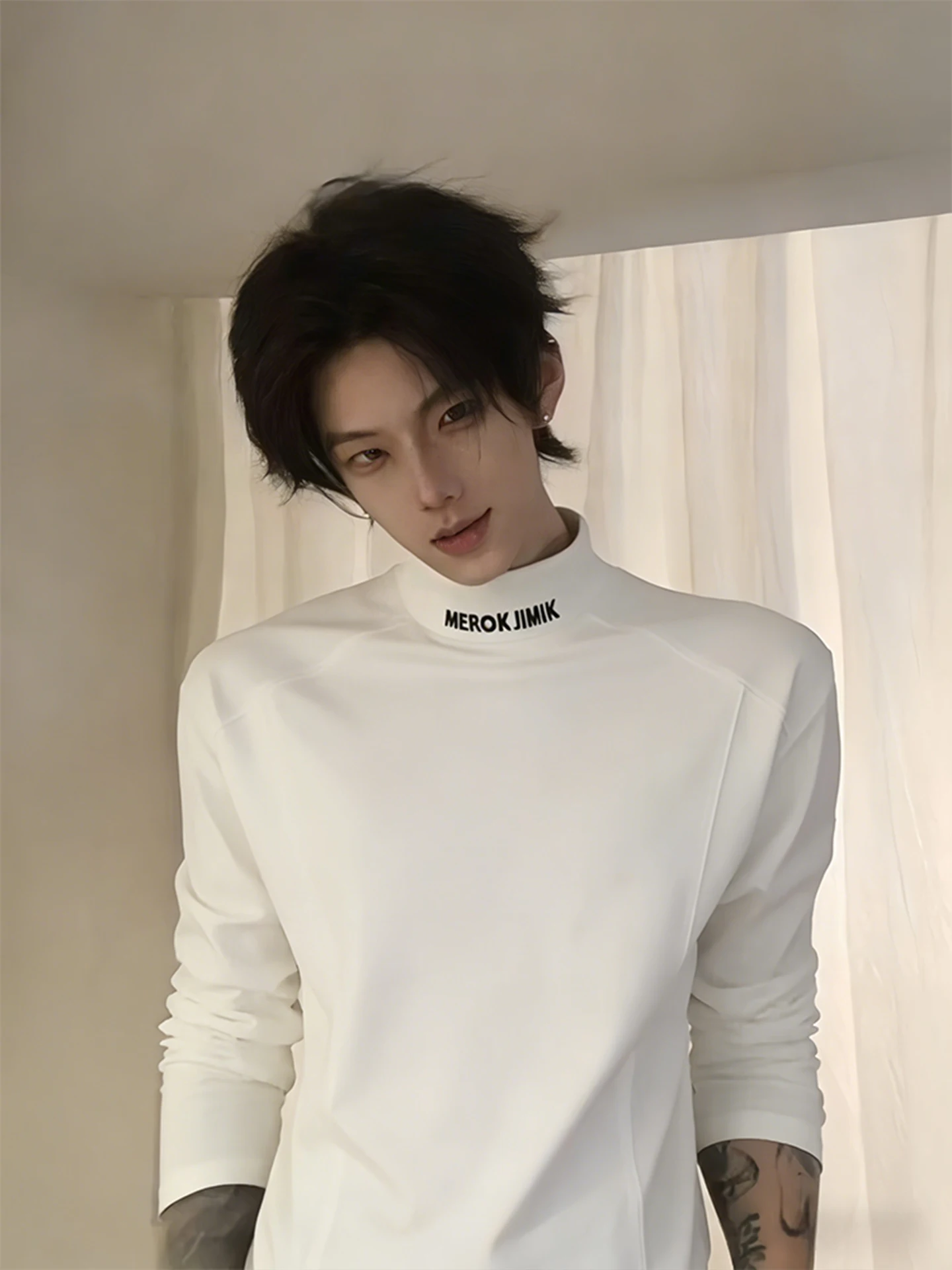 T-shirt thermique long pour homme à lettres blanches, doublé pour l'hiver, coupe ajustée, épaules appropriées, couche de base appropriée