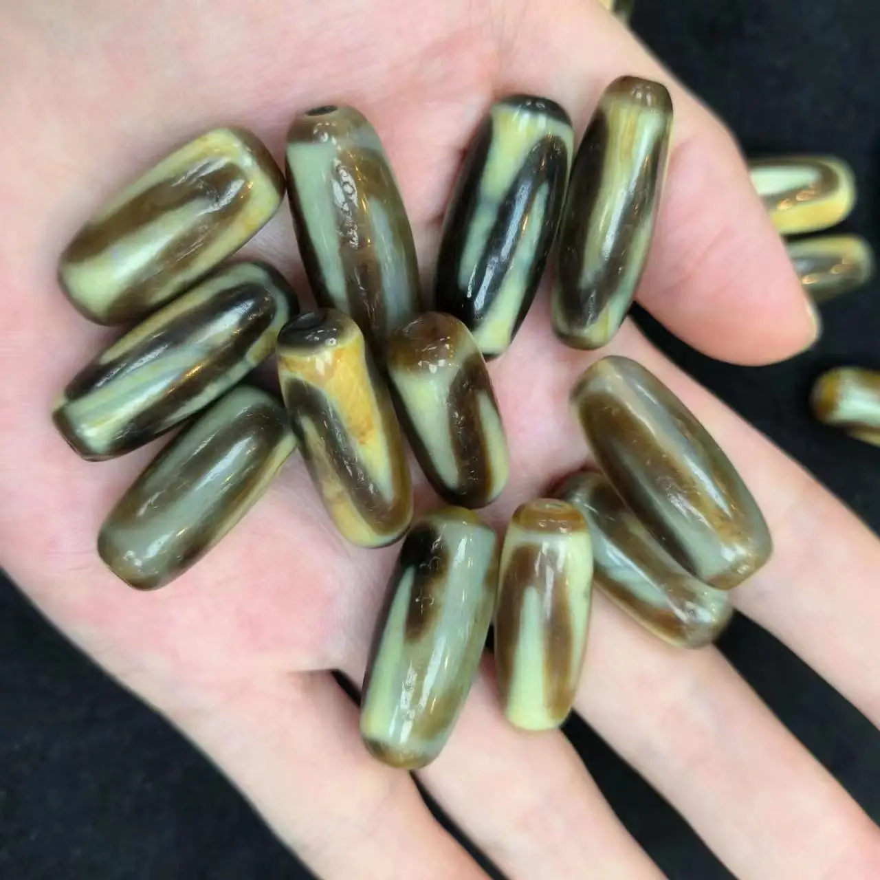 

20pcs/lot Natural Tiger Tooth Pattern Agate Dzi Wholesale brown Weathered Horseshoe folk-custom diy necklace Bracelet jewelry