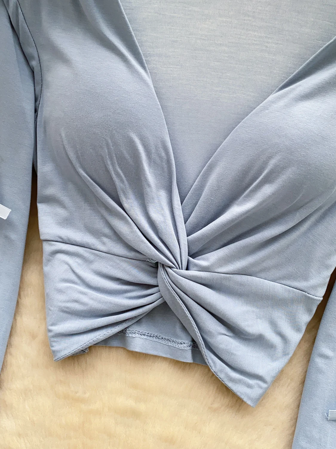 เสื้อยืดคอวีทรงยาวสไตล์เกาหลี ดีไซน์ผูกโบว์เว้าช่วงเอว ช่วยพรางหุ่น แฟชั่นลำลองสำหรับผู้หญิง