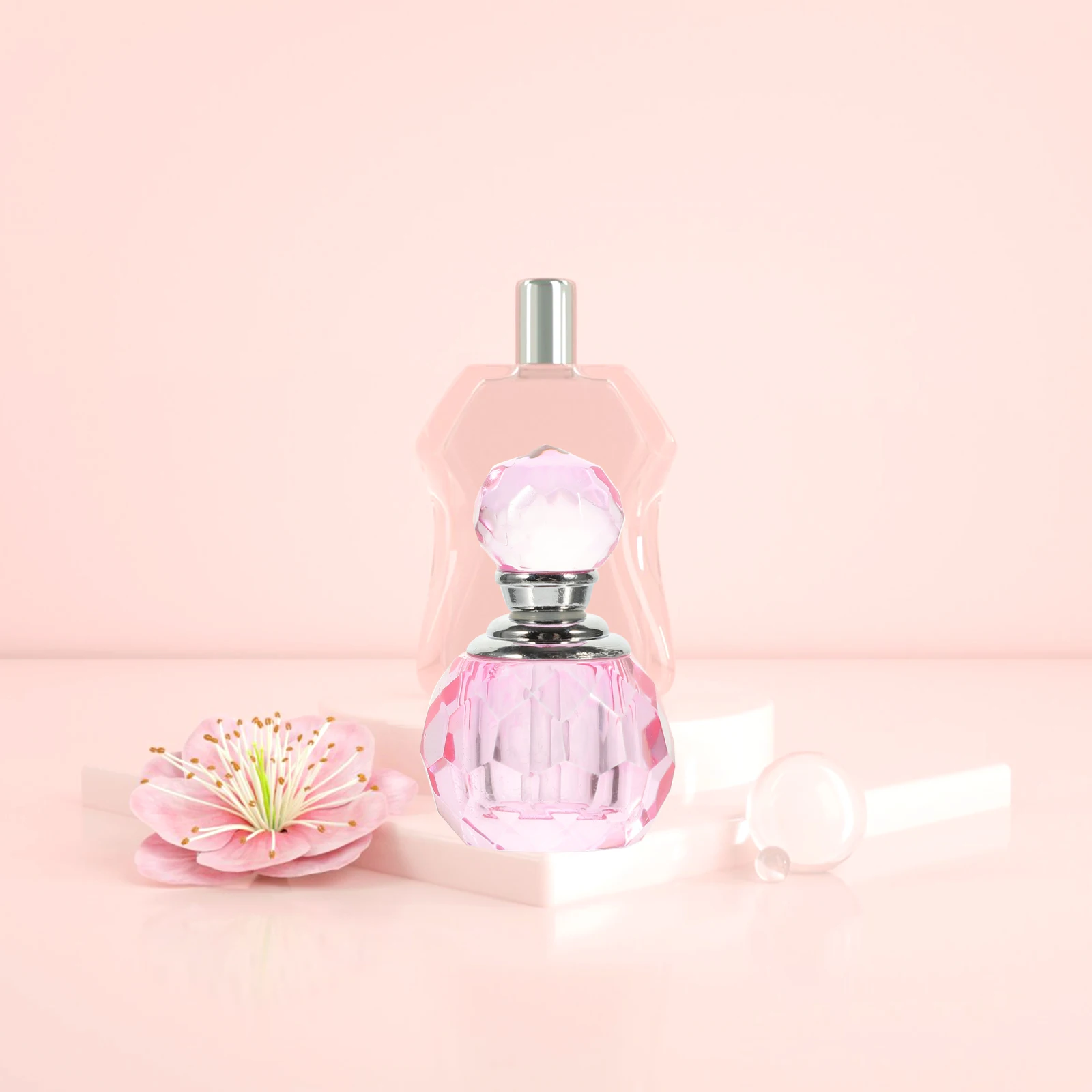 

Luxury Crystal Perfume Bottle Desktop Ornament Creative Decorative Piece for Home Office Mall Restaurant Desktop Ornaments