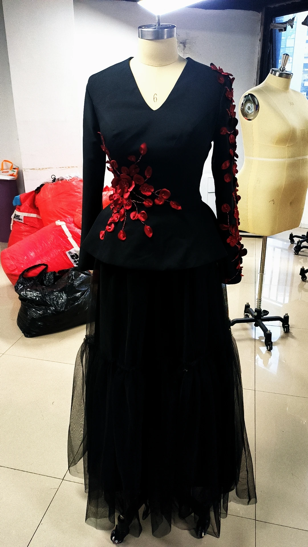 

Oisslec Dress Elegant Vintage Sweet Black Red Beads Applique Flowers Customize Formal Occasion Prom Dress Evening Party Gowns