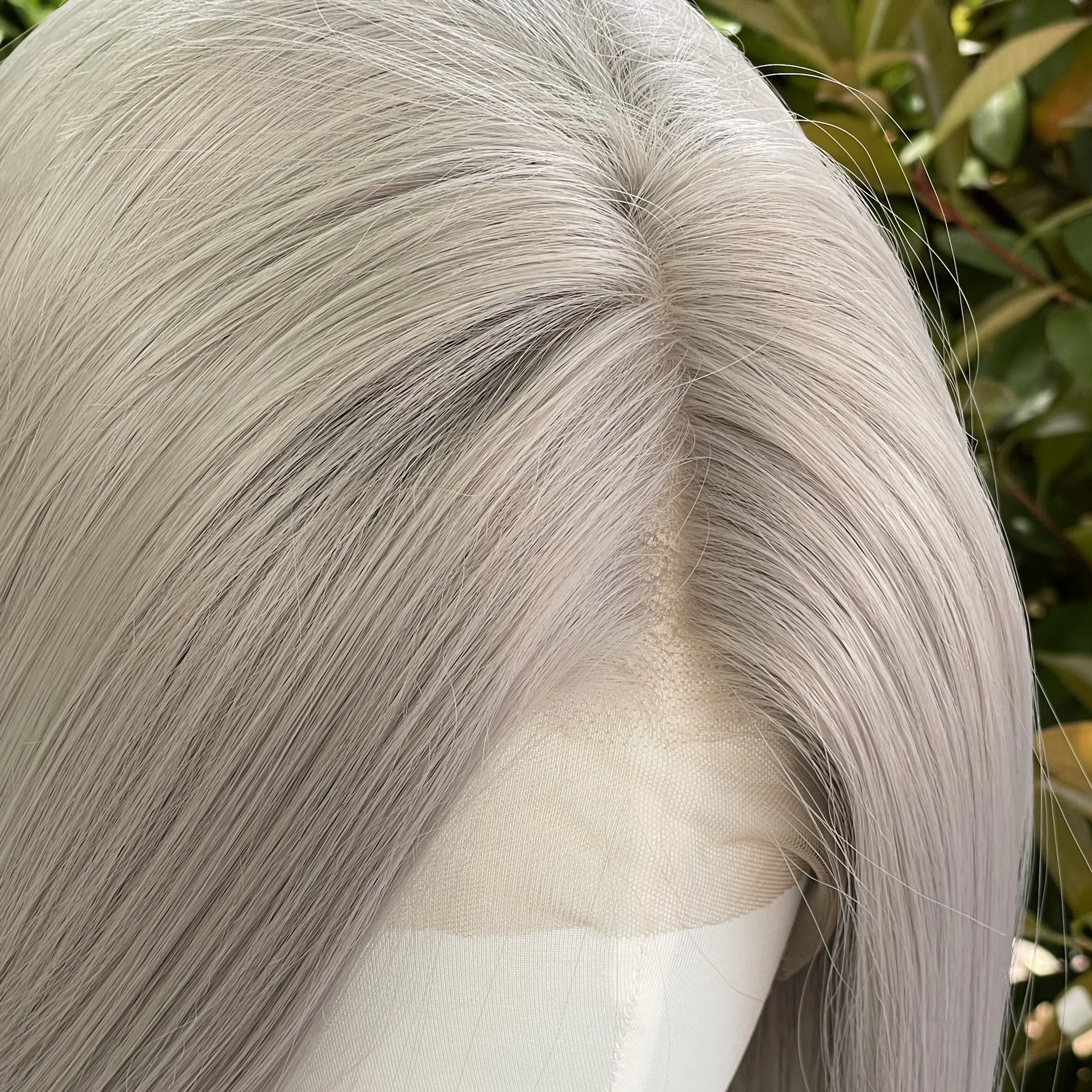 Splittergraue 13 x 4 synthetische Lace-Front-Perücken für schwarze Frauen, 66 cm lange, gerade, leimlose Perücken, graue hitzebeständige Perücken, freier Teil – Detail 3