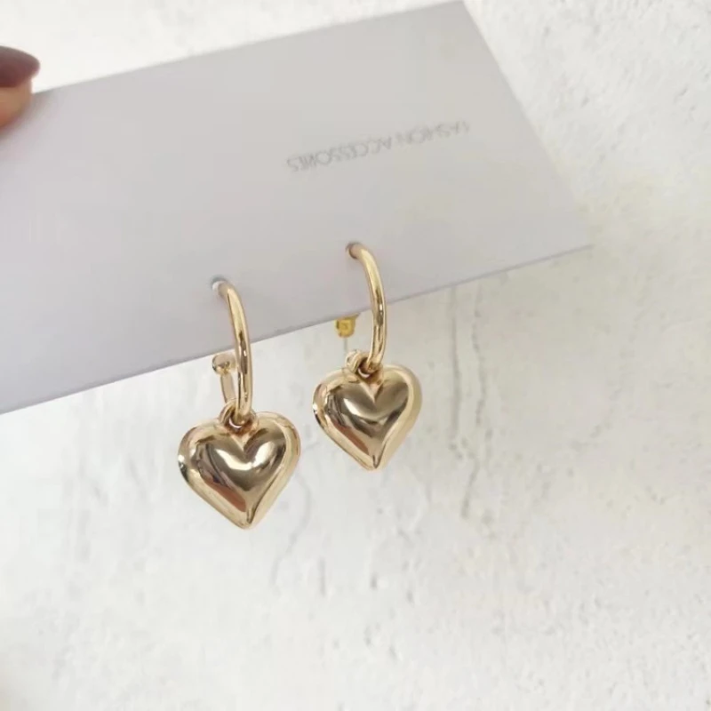 Temperament C-shaped Heart Pendant Earrings for Women Korean Simple Love Aesthetics Brincos Smooth Metal Sense Jewelry Gift