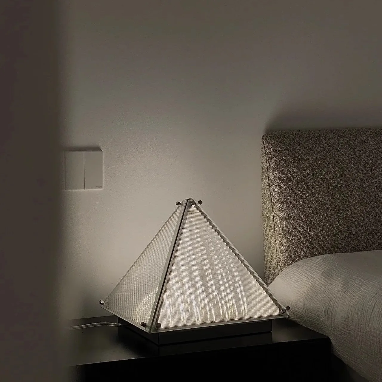 Pyramid table lamp Modern simple light and shadow Bedroom study Bedside atmosphere table lamp