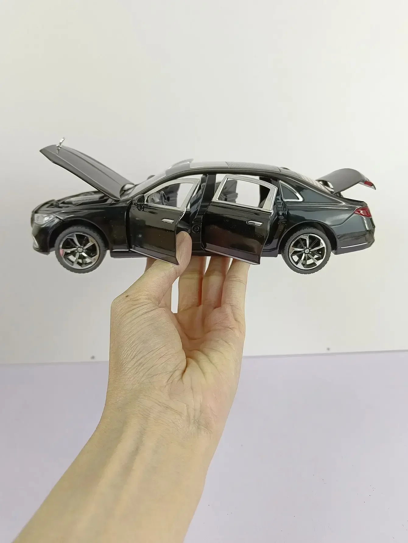 1:24 Mercedes-benz S400L High Simulation Diecast Metal Alloy Model car Sound Light Pull Back Collection Kids Toy Gifts