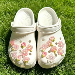 Nuevos y elegantes dijes para zapatos con agujeros DIY para mujer, bonitos zapatos Sakura, accesorios, decoraciones para zapatos que combinan con todo en blanco y rosa, paquete de moda