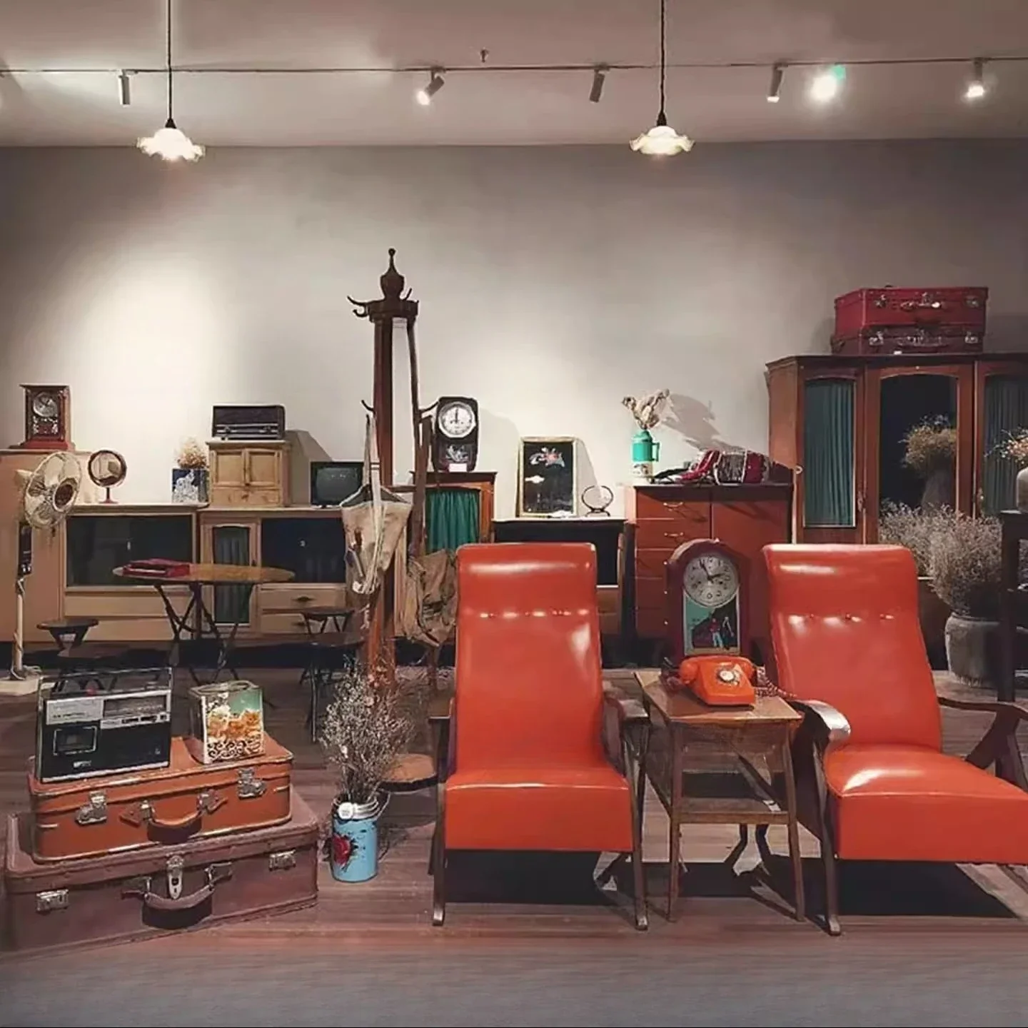 Vintage furniture 8090s, nostalgic decorative props, office desks, chairs, TV cabinets, sofa old objects, ornaments