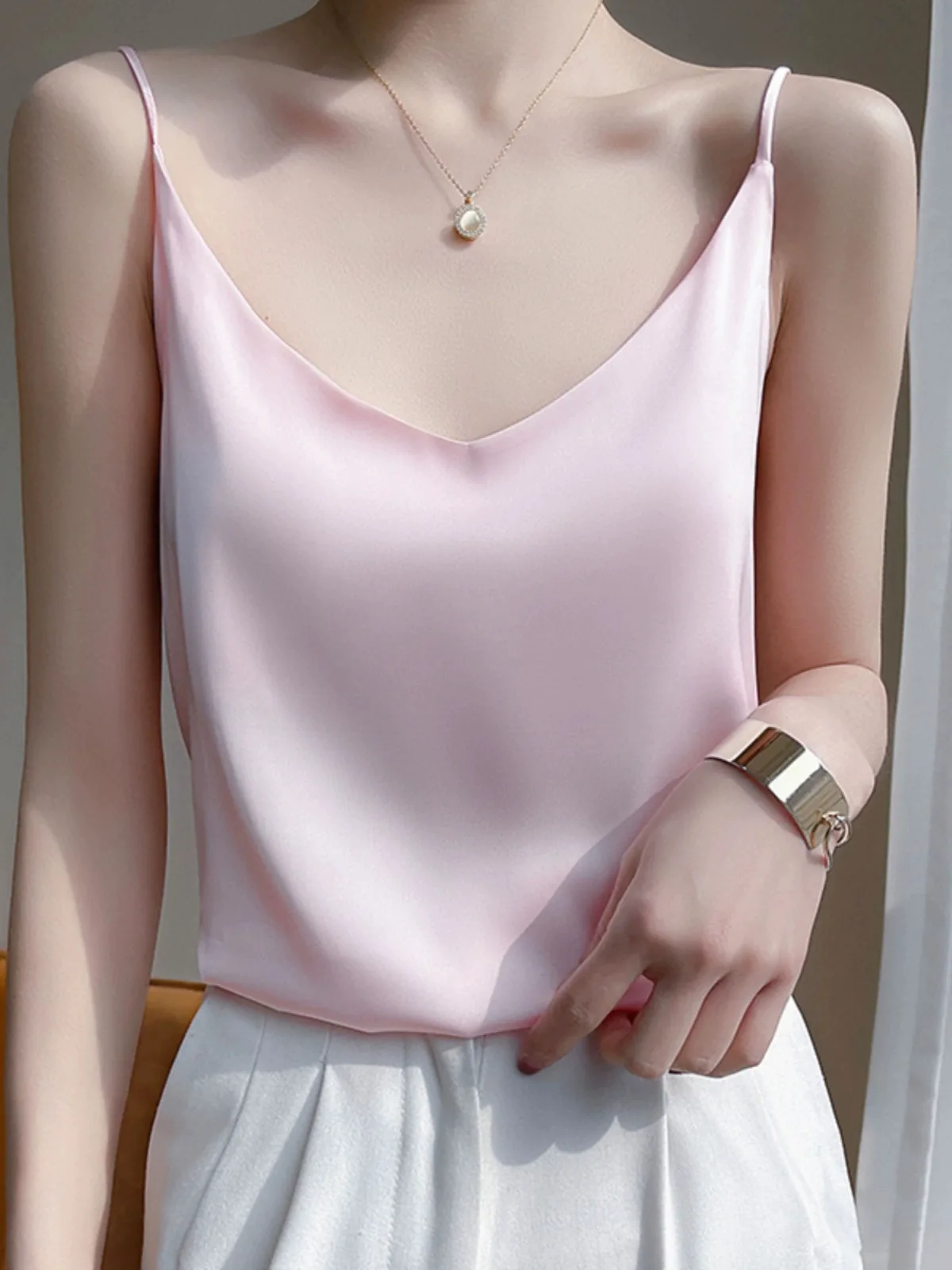 

Silk Satin Svel V-Ne Tank Top Women Summer Loose Sexy Inner Wear Silk No Sve Bal Commute Sle Pure ...