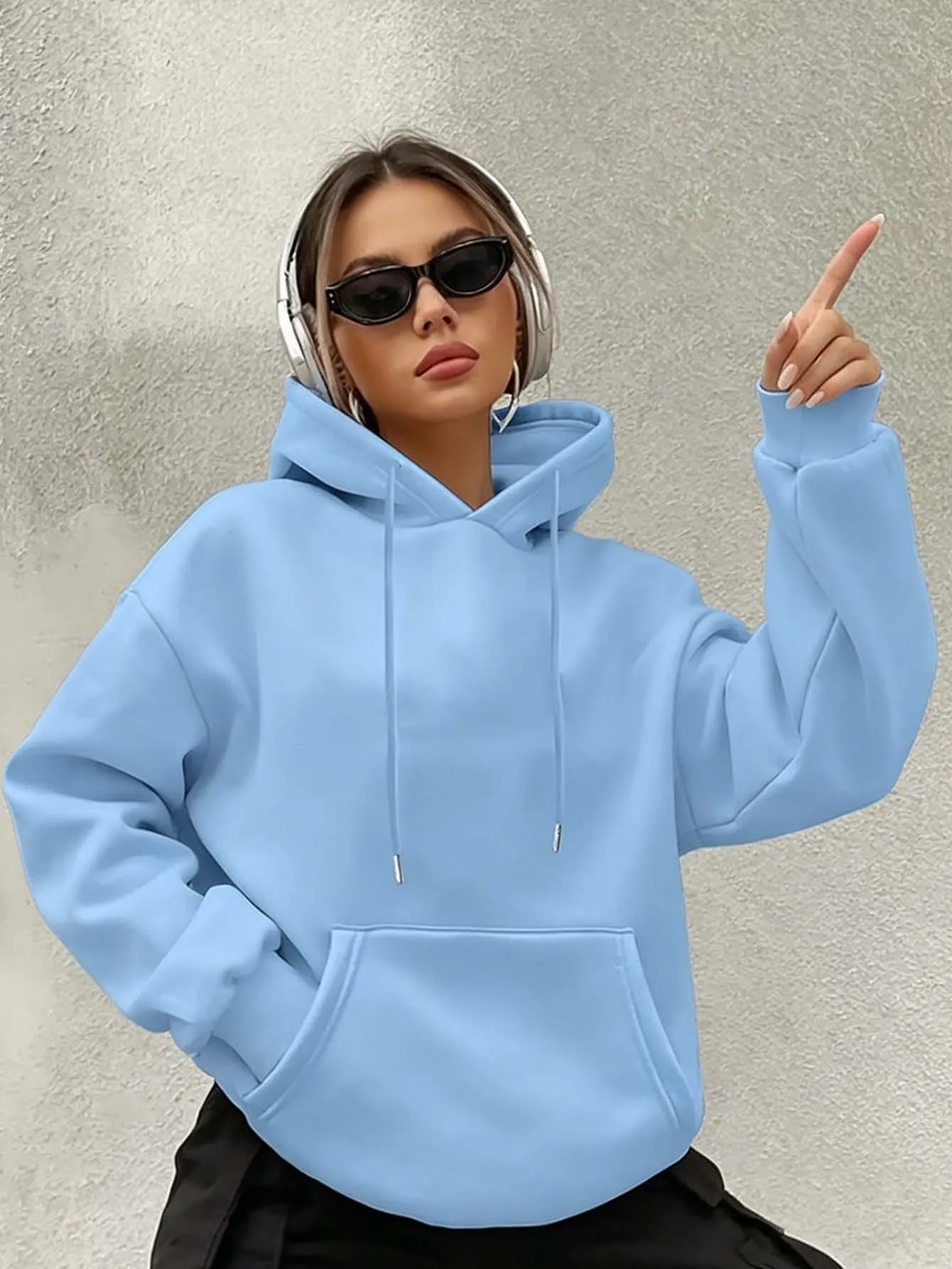 Women's loose-fitting hooded long-sleeved drawstring kangaroo pocket pullover hoodie, casual street style, autumn daily wear view 2