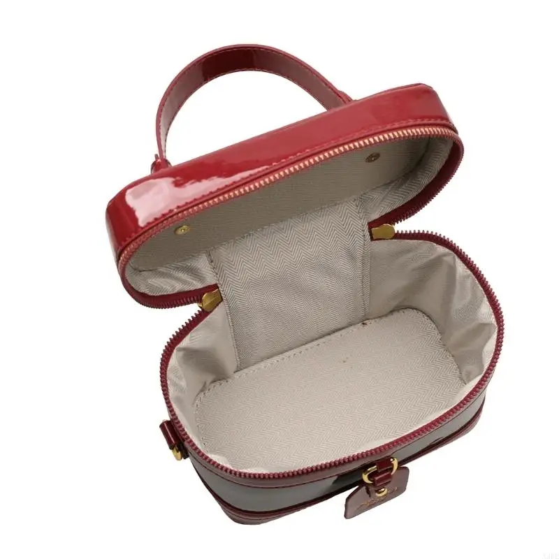 

Практичная сумка через плечо из искусственной кожи. Ретро-дизайн. Несколько отделений. Легкая, просторная для повседневного