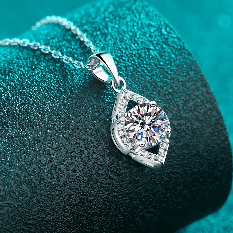 

High Quality Platinum Pt950 Diamond Necklace Fine Jewelry Collarbone Chain Women's Water-drop Hollow 1ct Moissanite Pendant
