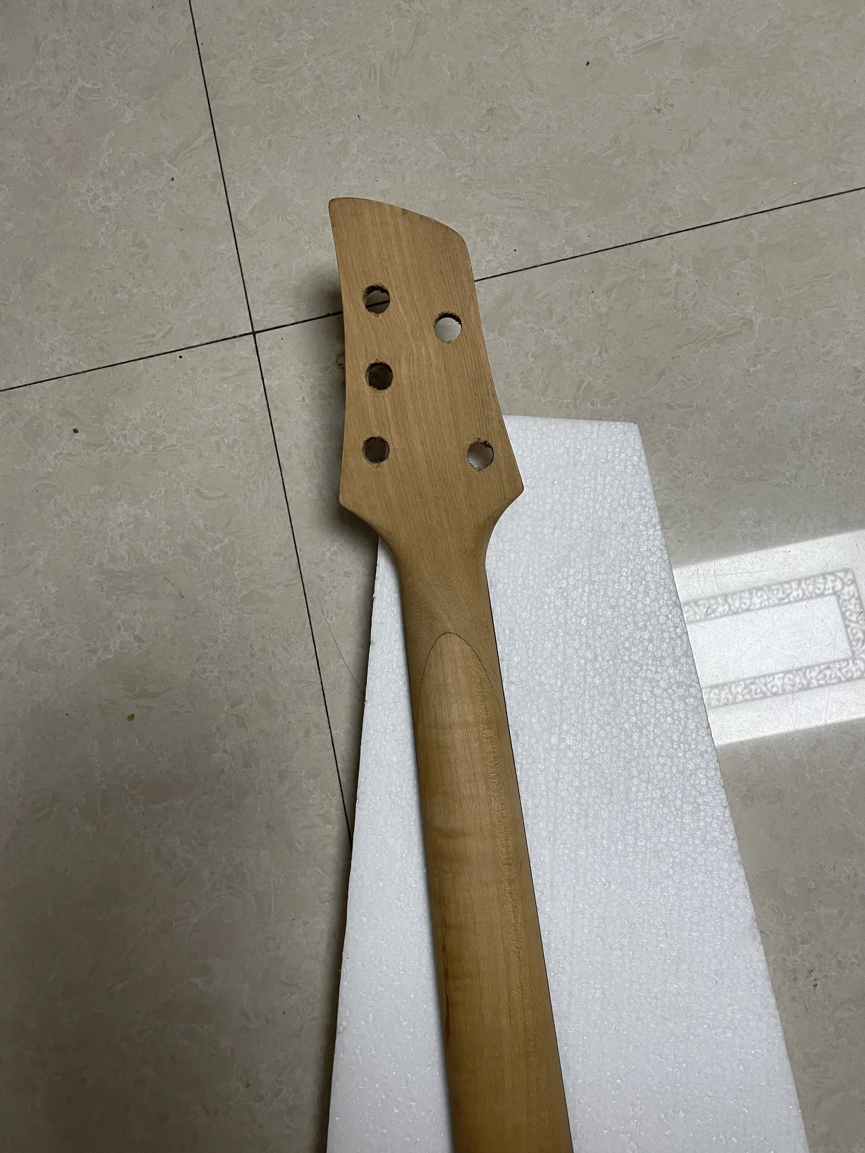 High Quality 5 Strings Right Hand with frets Unfinished Electric Bass Guitar 43inch Top Solid Wood Body Uncolored Bassguitar