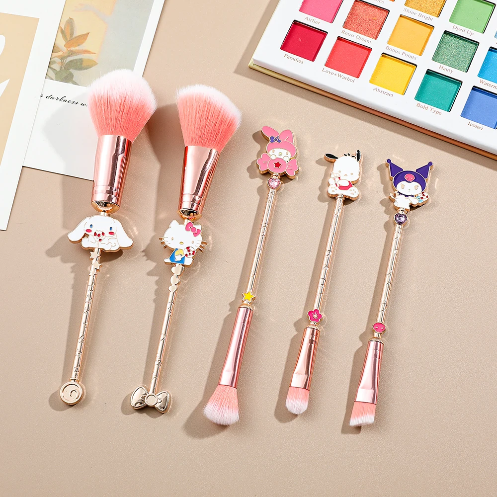 Set di pennelli per trucco in metallo da 5 pezzi Pennelli per trucco Sanrio Kuromi per guance Pennello per fondotinta cosmetico per occhi Regalo di Natale per la fidanzata