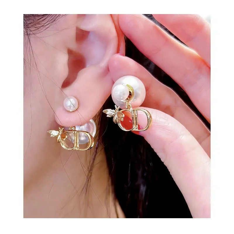 

French Letters Little Bee Pearl Stud Earrings Gold High-end Light Luxury Earrings Women's Needles Retro Temperament Ears