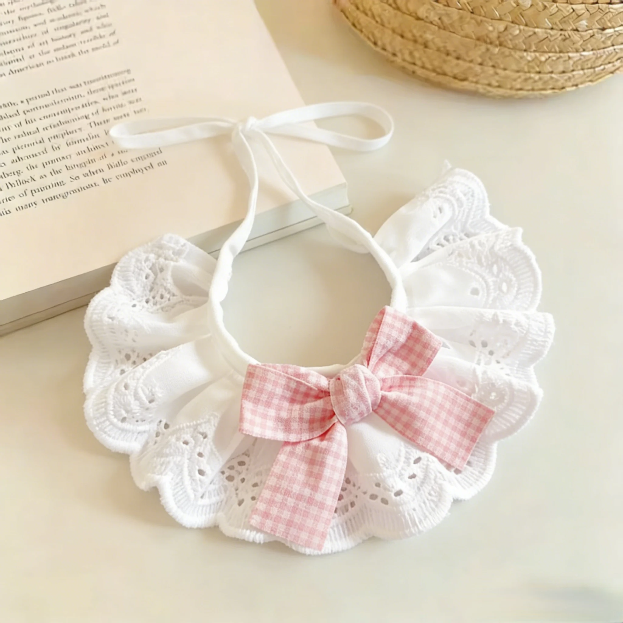 Collar de encaje para mascotas con lazo a cuadros, cinta ajustable, pañuelo de encaje blanco hueco para decoración de fotos de cumpleaños de gatos y perros