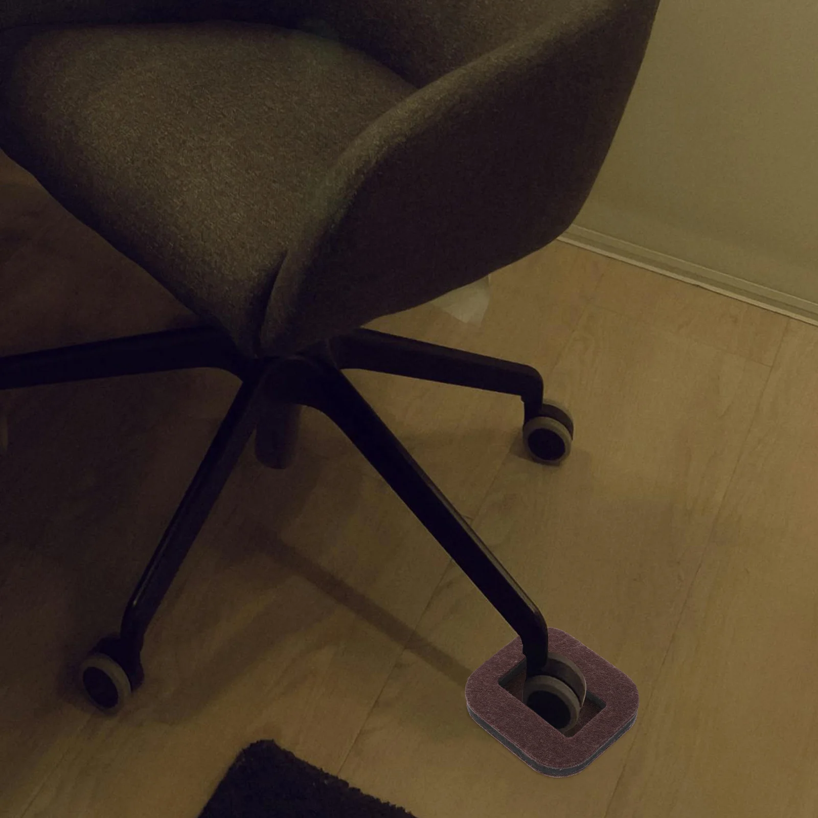 

5Pcs Non-Slip Furniture Pads Felt Material Caster Cups for Hardwood Floors Anti-Skid Pad Protects Floor from Damage