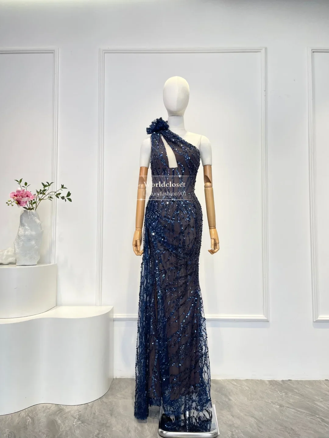 2025, marineblaues, ärmelloses Spitzen-Pailletten-Maxikleid mit diagonalem Schultergurt für Damen