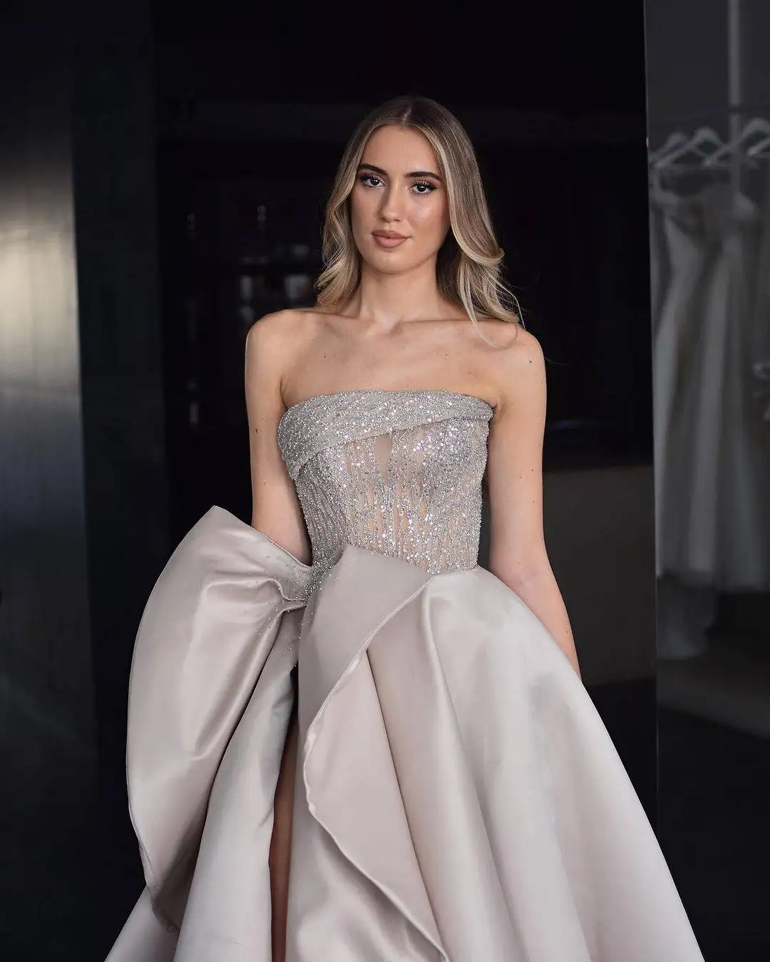 Sexy  Cocktail Dresses Strapless Sleeveless lace up Appliques Beaded  Sequined  Formal Dress Customized Vestido De Noite