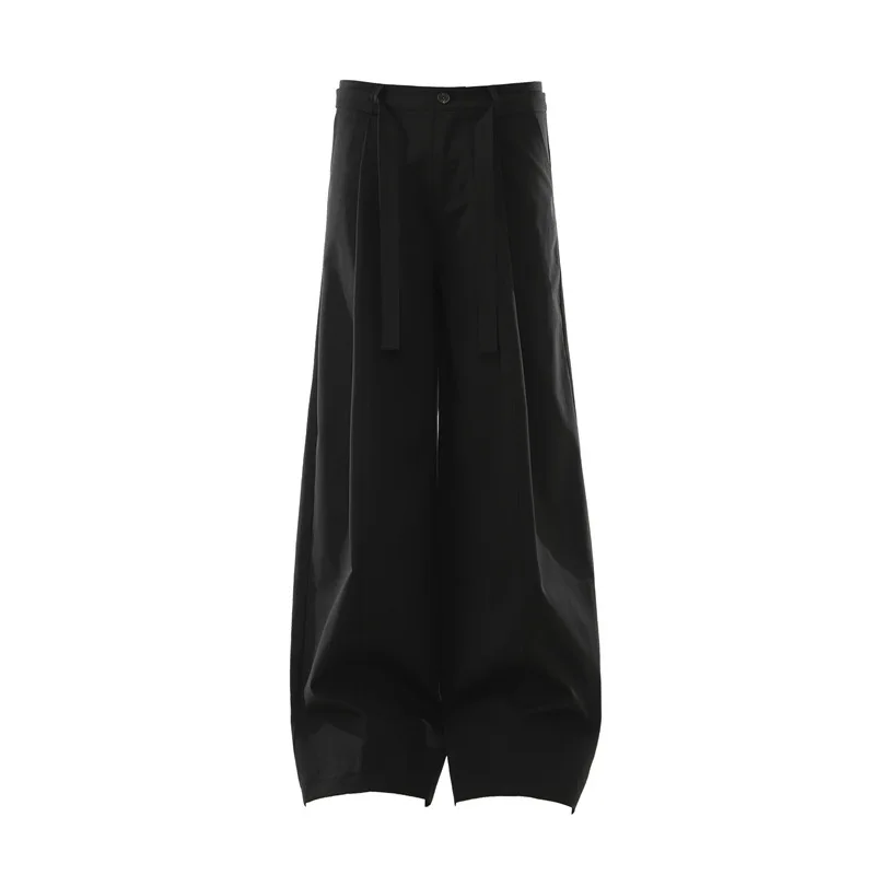 Beigefarbene, weit geschnittene Anzughose mit doppelten Trägern und drapiertem Schnitt für Herren – elegante Business-Casual-Hose mit entspannter Passform und geschwungenem Bein – modisch – Detail 8