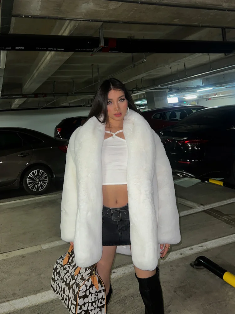 플러피 라펠 칼라 오버사이즈 여성 인조 모피 코트 패션 솔리드 풀 슬리브 루즈 숏 재킷 2025 신상 겨울 하이 스트리트웨어