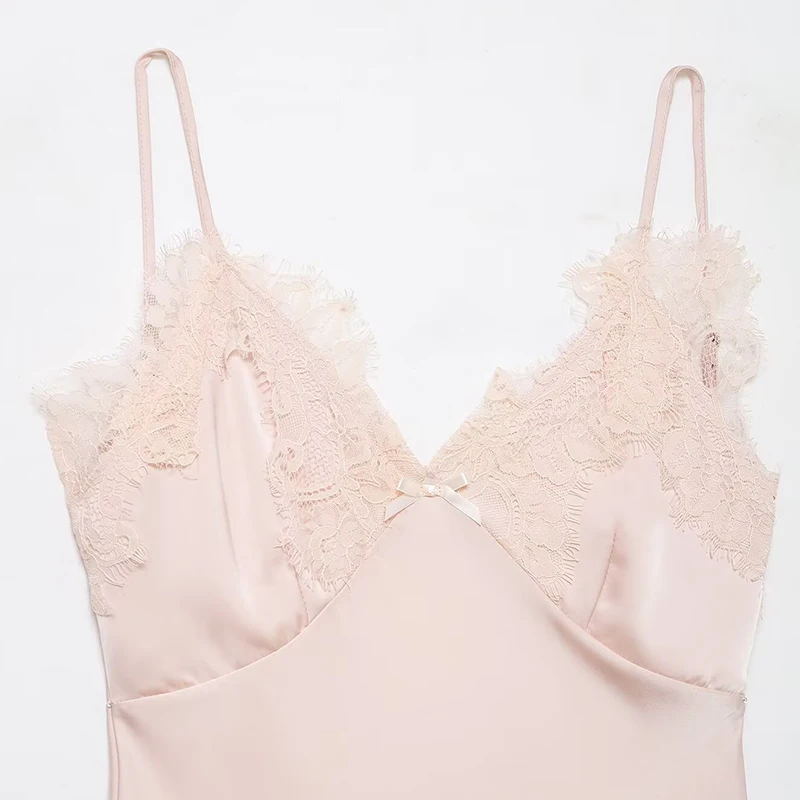 ชุดเดรสผู้หญิง 2025 แฟชั่นใหม่ เซ็กซี่ ผ้าซาติน แต่งผ้าลูกไม้ ชุดเดรสสายเดี่ยวสำหรับผู้หญิง ดีไซน์เก๋ไม่ซ้ำใคร ชุดมินิเดรสผู้หญิง