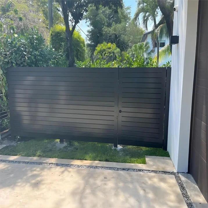 Morden Customized Black Metal Backyard Garden Farm Aluminum Horizontal Slat Panels Privacy Slat Fence