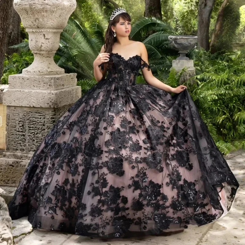 Vestido De baile De encaje con apliques De lentejuelas negras, quinceañera, ilusión De corazón, corsé, 15 Años