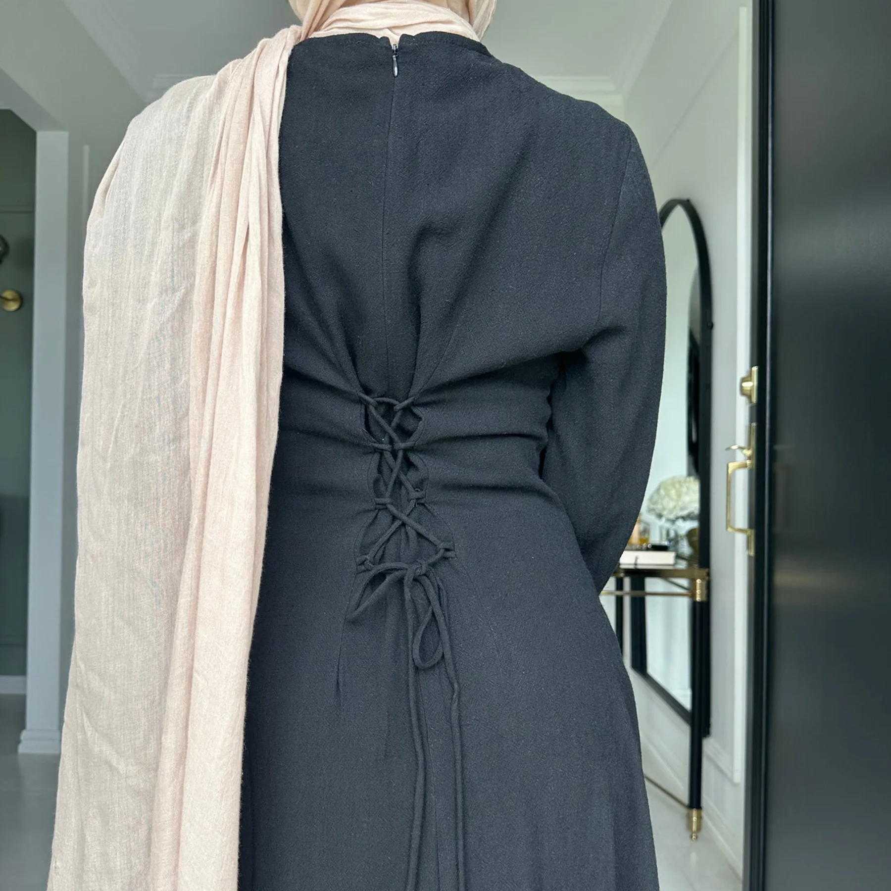 2025 Nieuwe Moslim Jurk voor Vrouwen Dubai Turkije Abaya Effen Kleur Terug Riem Aanpassing Jurken Islam Bescheiden Gewaad Islamitische Kleding