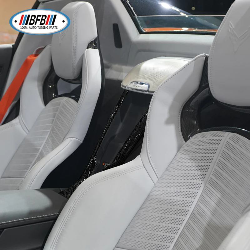 Dry Carbon Car Console Waterfall Wireless Phone Charger Cover Trim For Chevrolet Corvette C8 Stingray Z51 Z06 2020-2023
