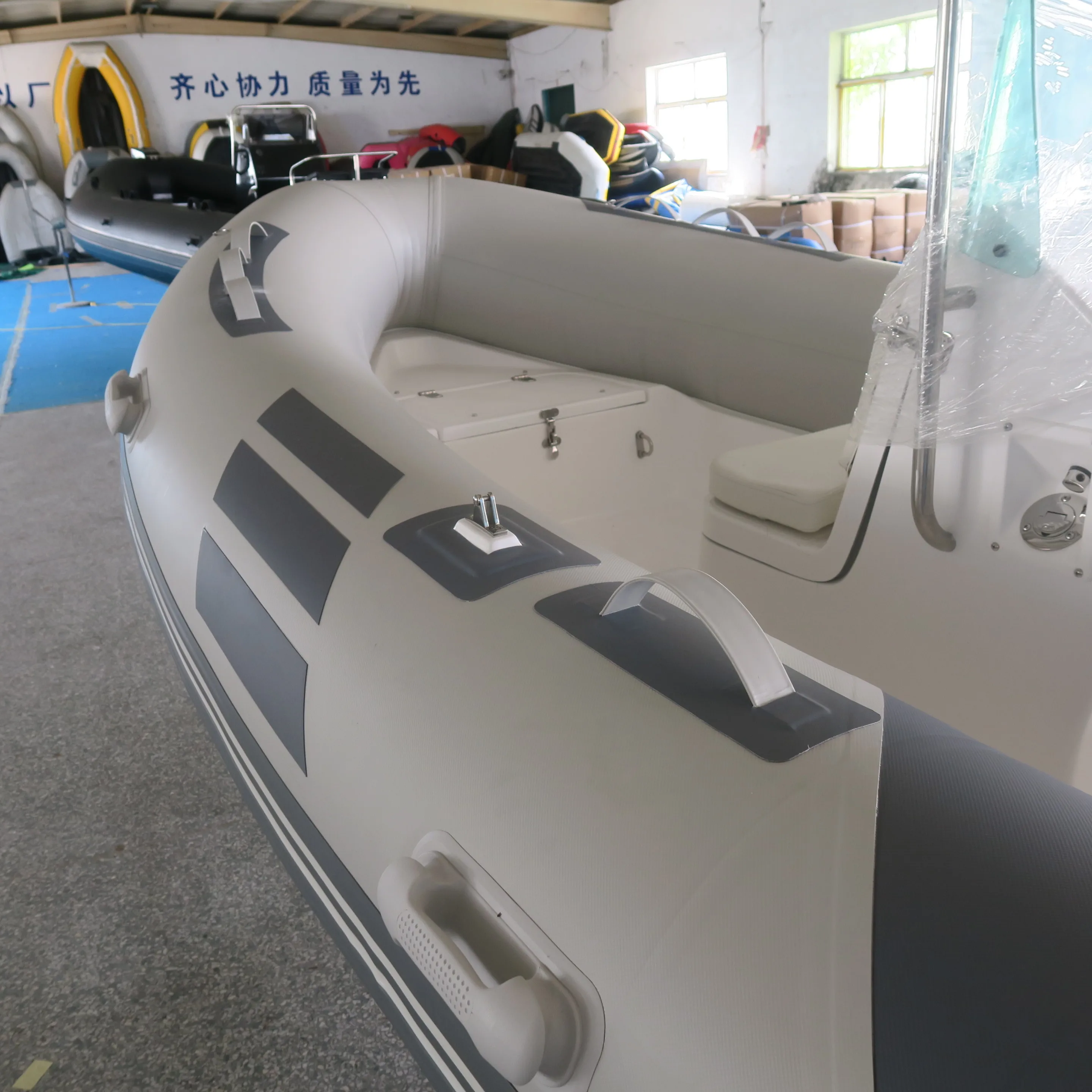CE Poplar 390 430 480cm Hypalon/PVC Fiberglass Hull RIB Boat Center Console With Outboard Engine