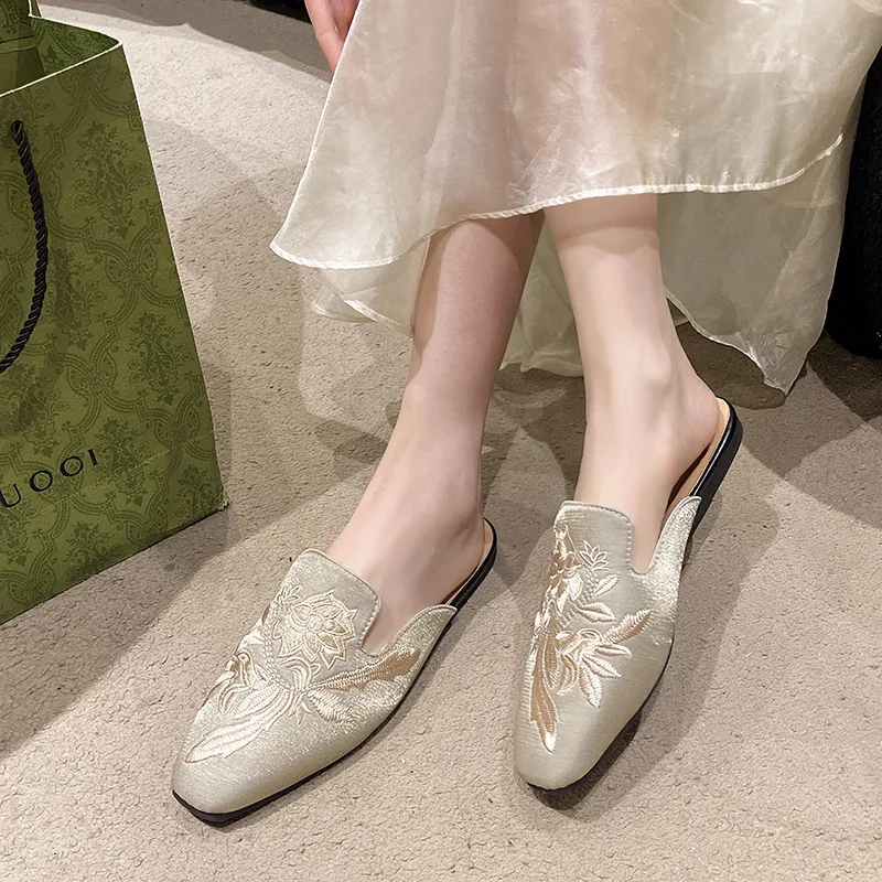 Flower Cover Toe Mules For Women 2025 Big Size Low Shoes Slippers Flat Pantofle Luxury Slides Loafers Pointed New Designer Fashi