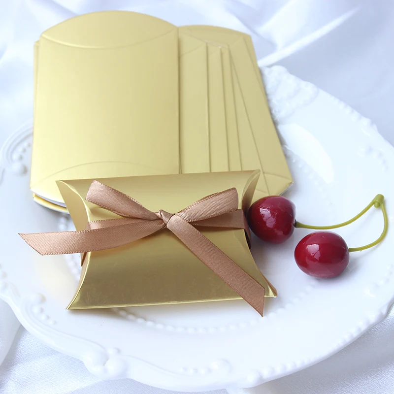 Scatole regalo di caramelle con cuscino dorato da 50 pezzi per bomboniere di fidanzamento per Baby Shower di compleanno di natale di nozze